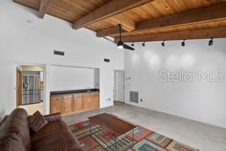QUAIL HOLLOW - Residential