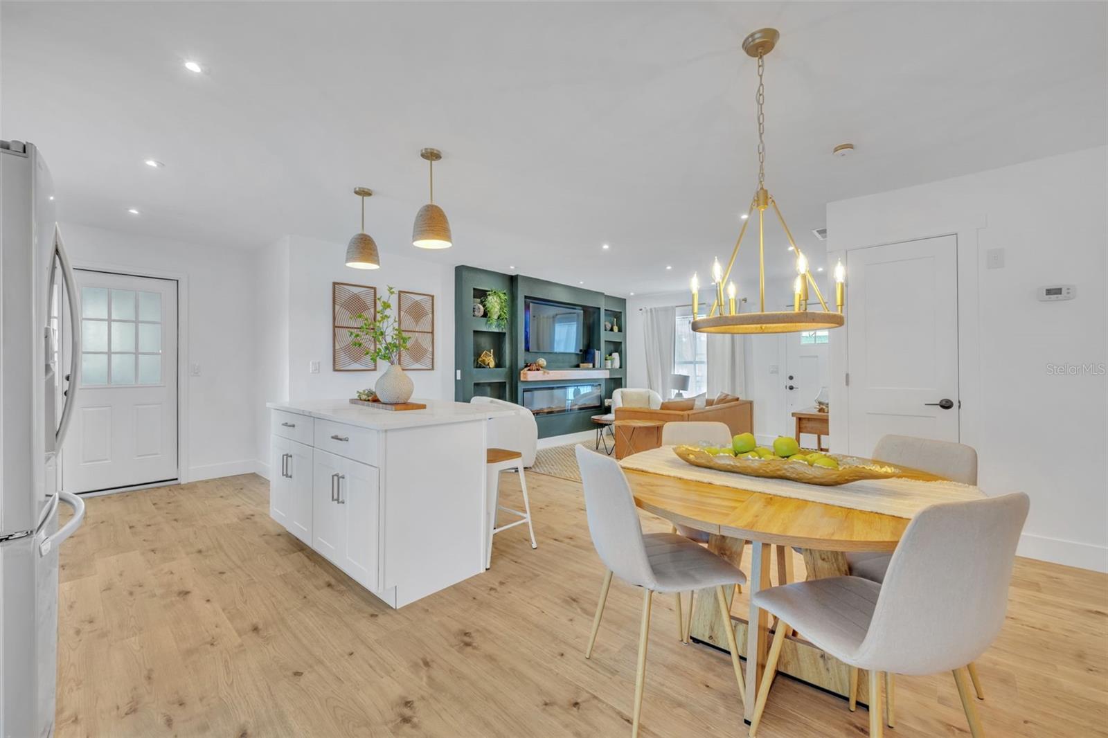 ROYAL ESTATES - Residential