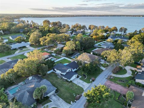 A home in WINTER HAVEN