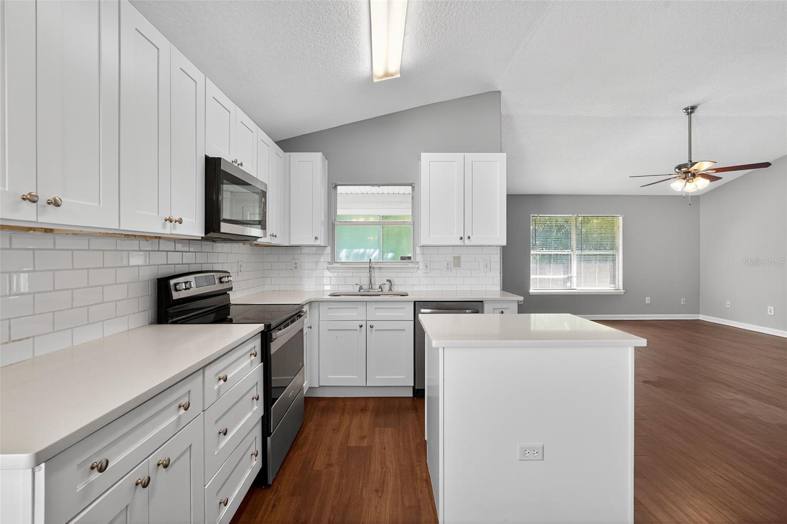 FOXCHASE 04 - Residential