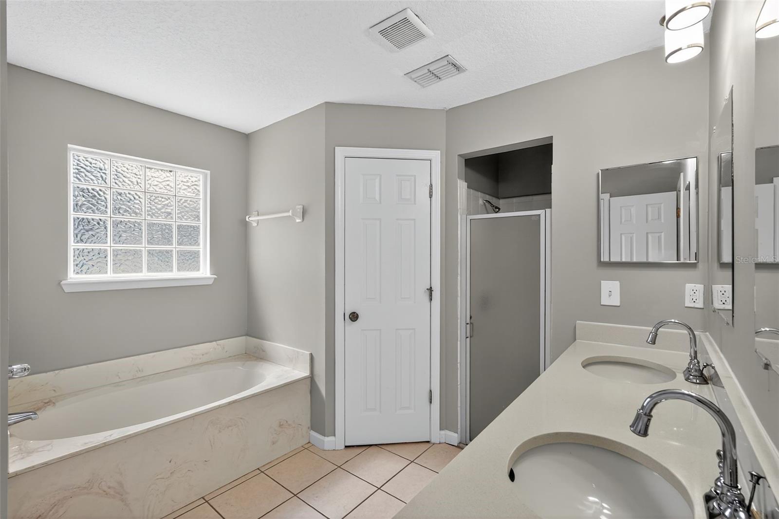 FOXCHASE 04 - Residential