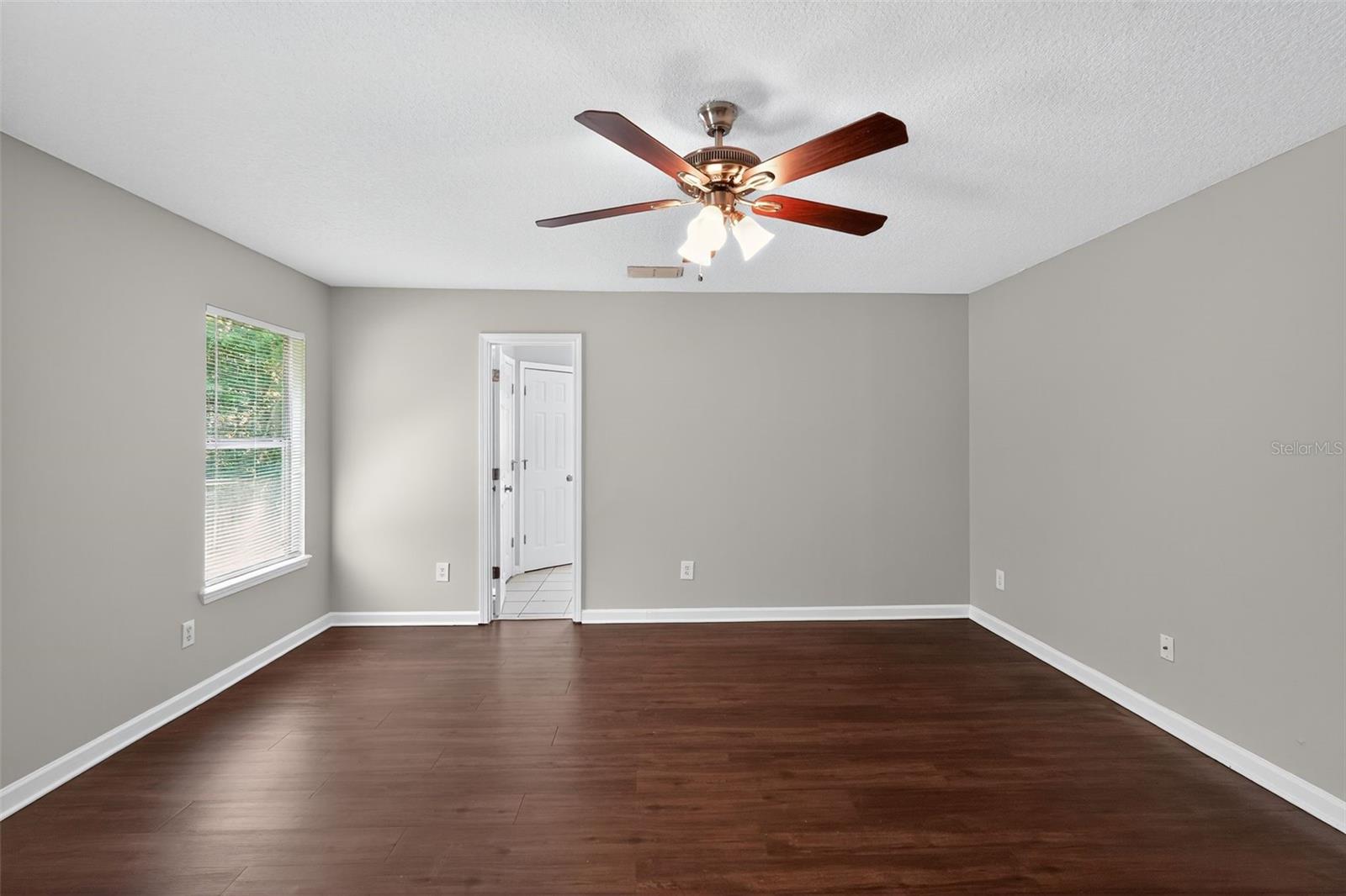 FOXCHASE 04 - Residential