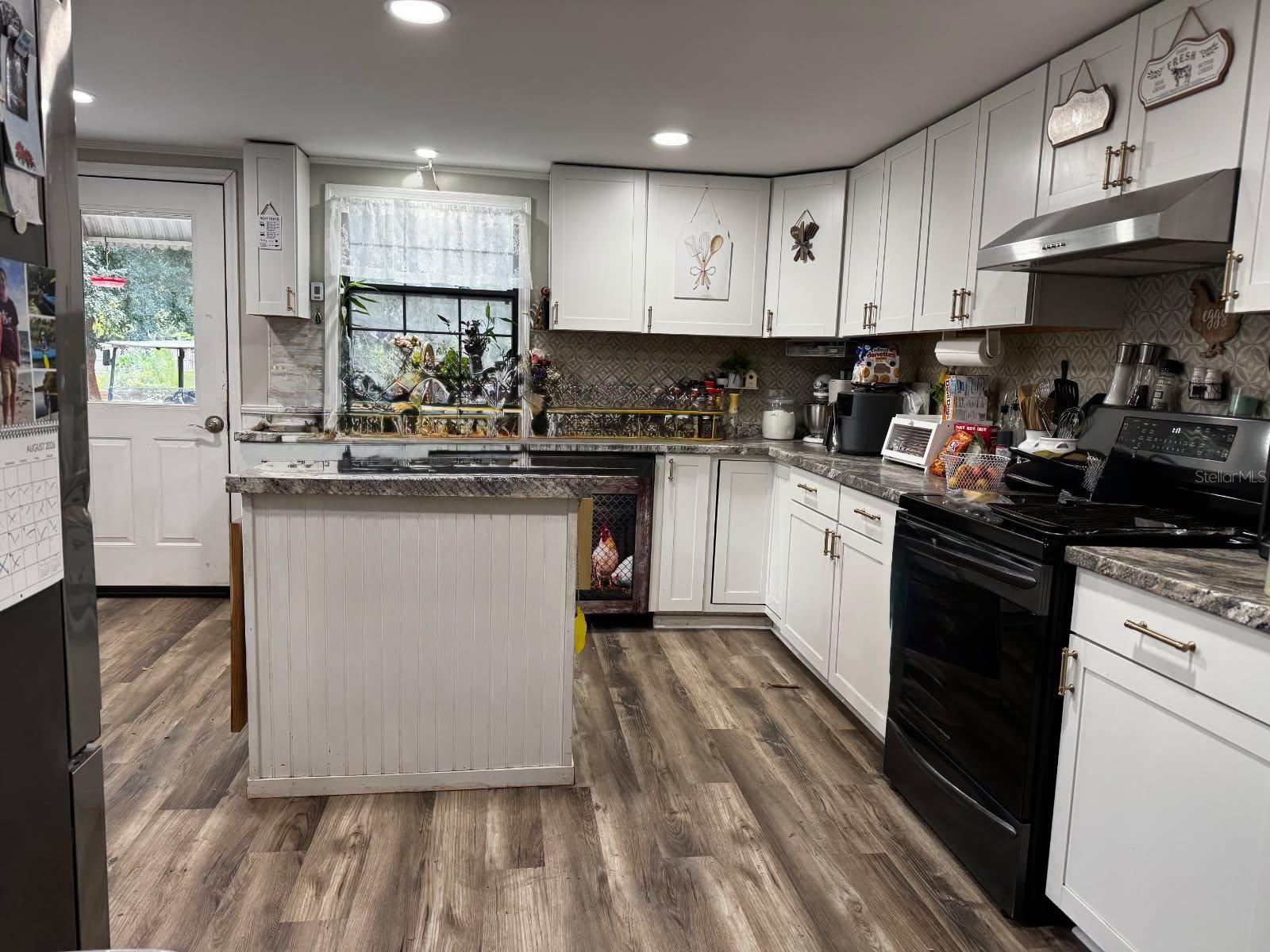 138 NW SCARBOROUGH LANE
