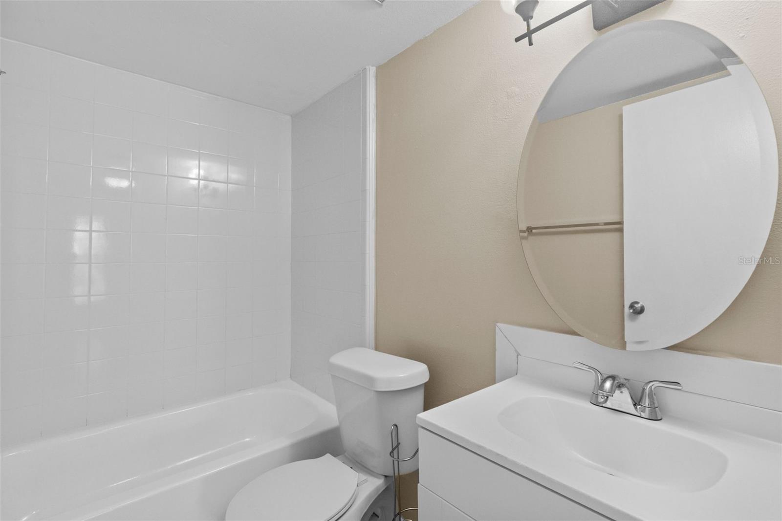 THE OAKS UNIT VII A CONDOMINIU - Residential