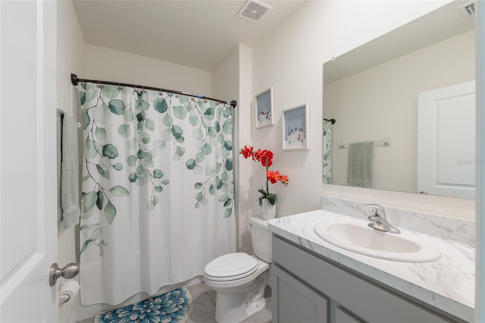 LAKE DIAMOND NORTH - Residential Lease