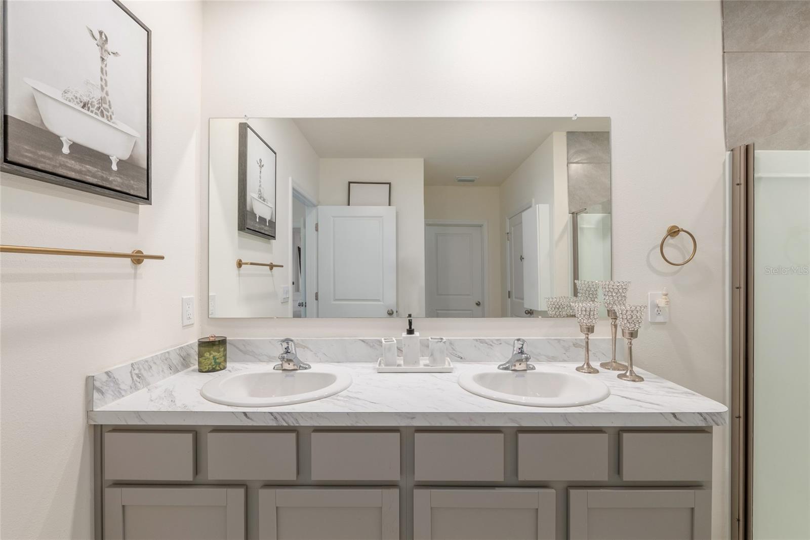 LAKE DIAMOND NORTH - Residential Lease