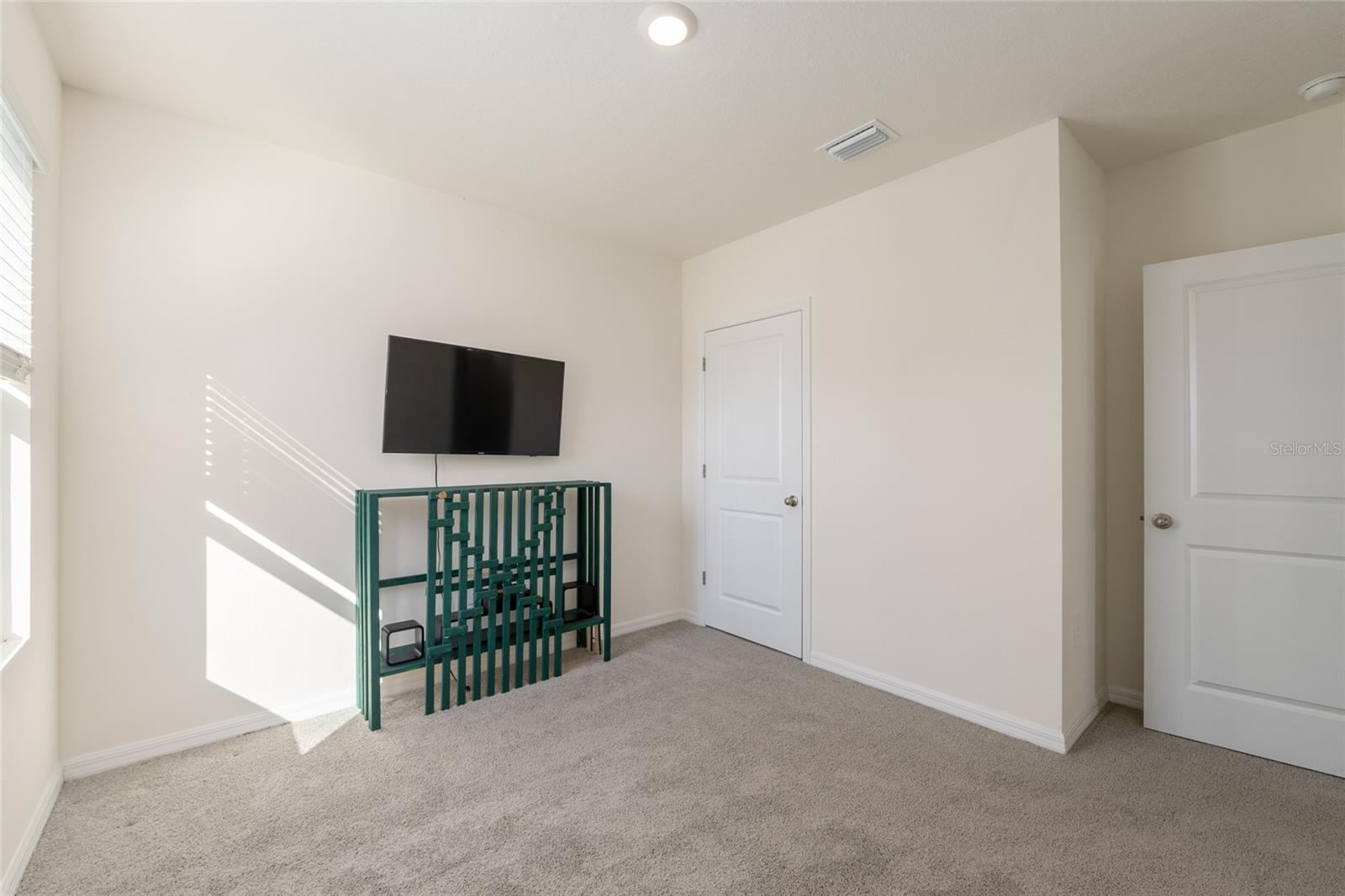 LAKE DIAMOND NORTH - Residential Lease