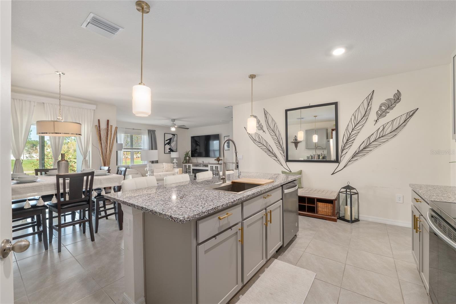 LAKE DIAMOND NORTH - Residential Lease