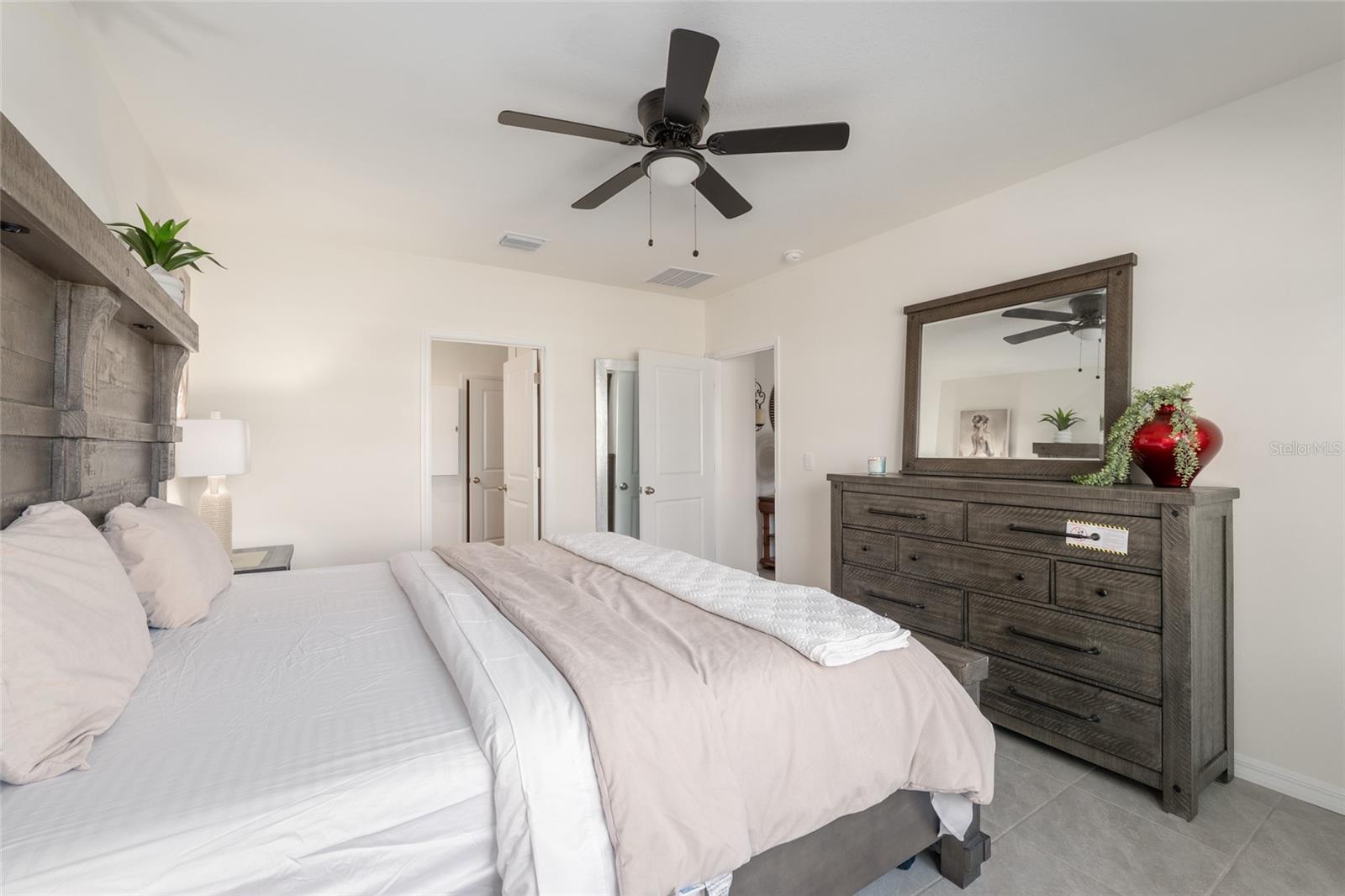 LAKE DIAMOND NORTH - Residential Lease