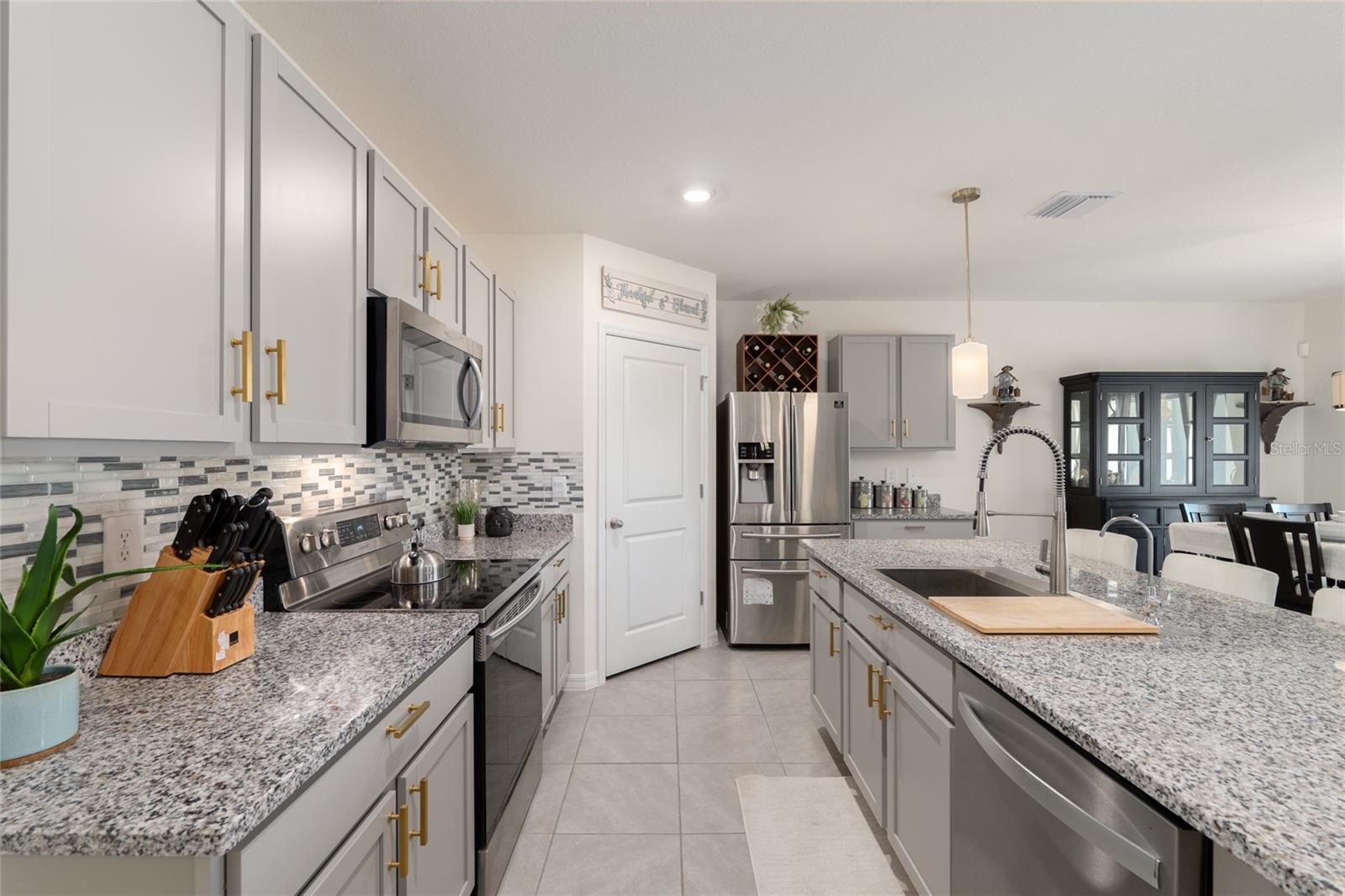 LAKE DIAMOND NORTH - Residential Lease