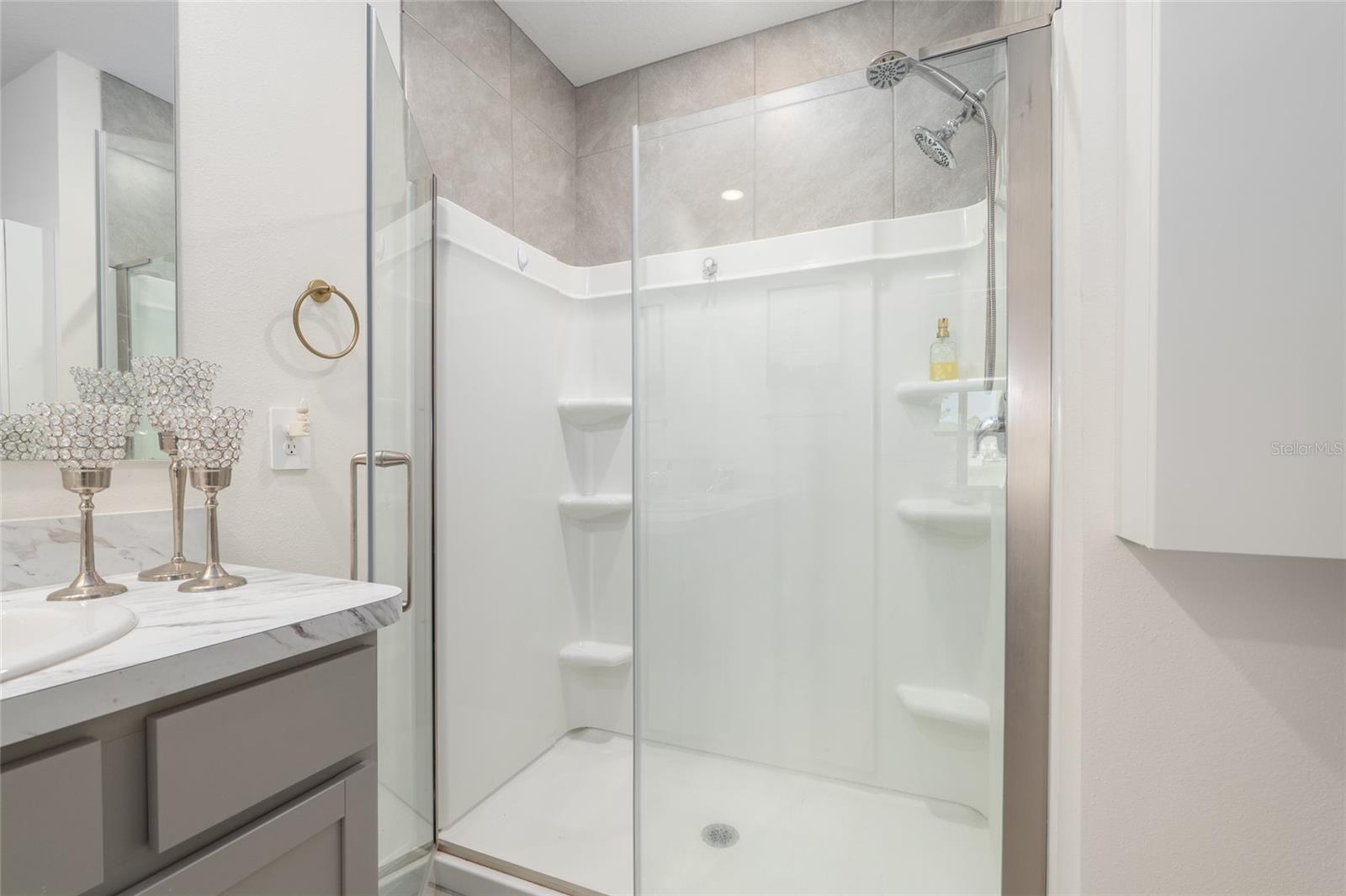 LAKE DIAMOND NORTH - Residential Lease