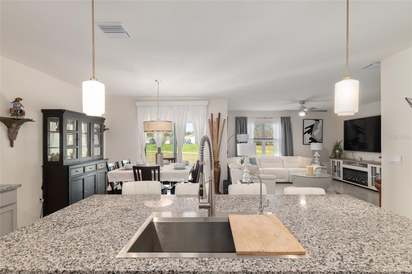 LAKE DIAMOND NORTH - Residential Lease