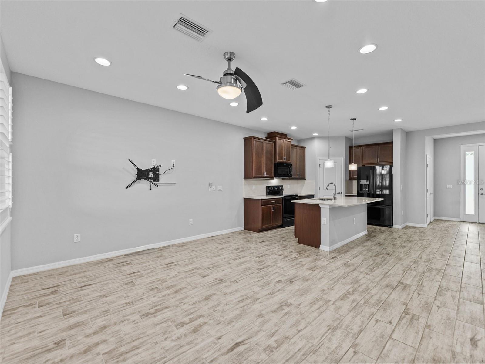 JACKSON SQUARE TWNHMS - Residential