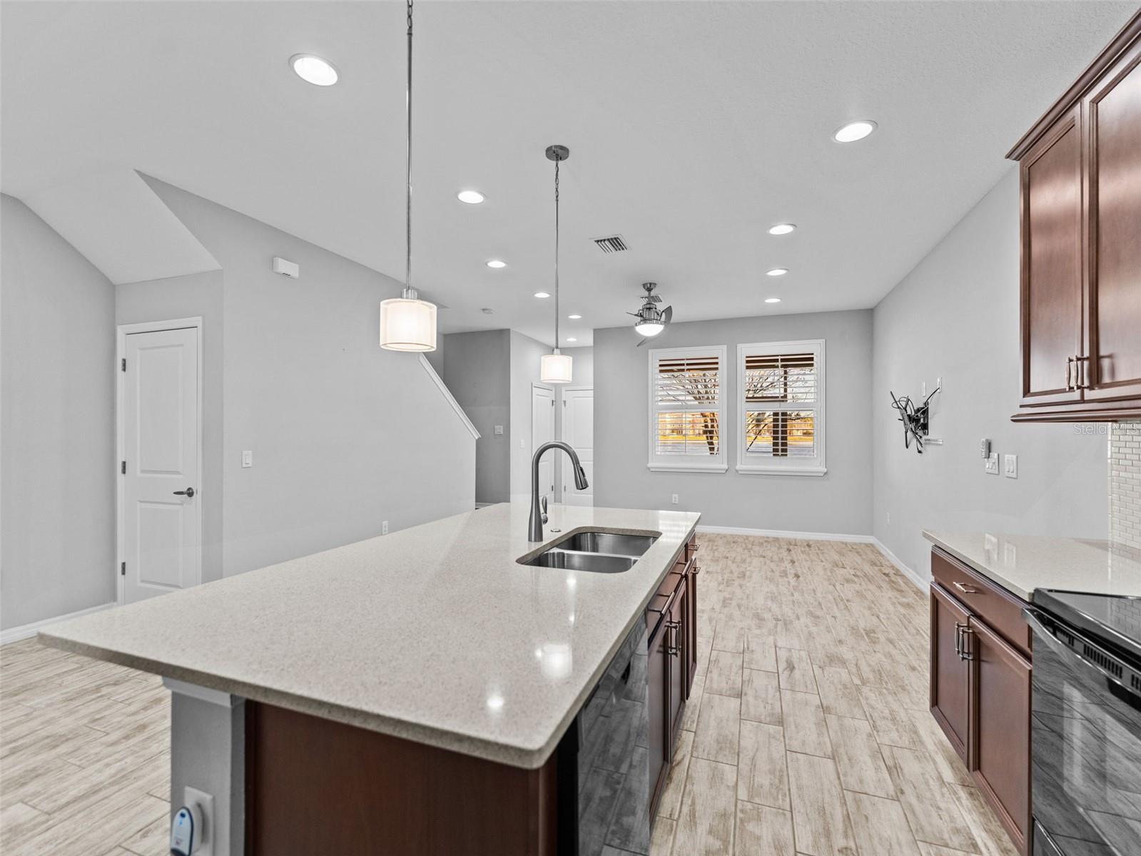 JACKSON SQUARE TWNHMS - Residential