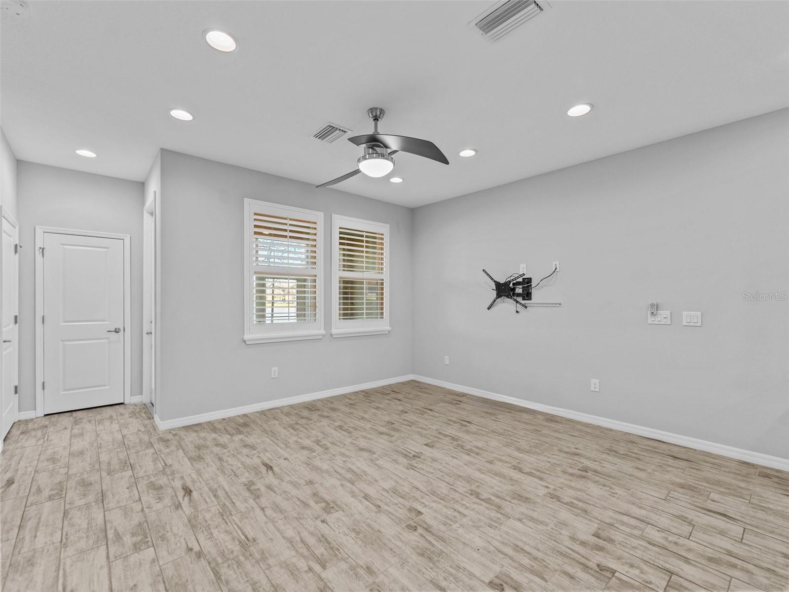 JACKSON SQUARE TWNHMS - Residential