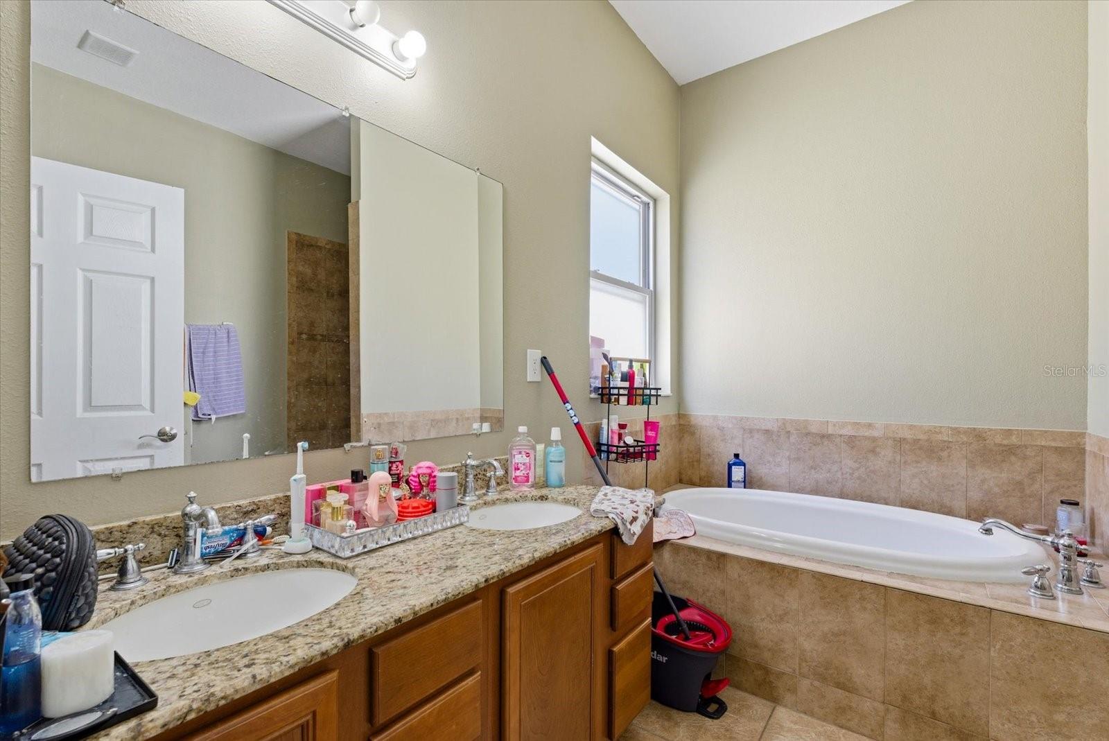 GIUSTOS TWNHMS - Residential