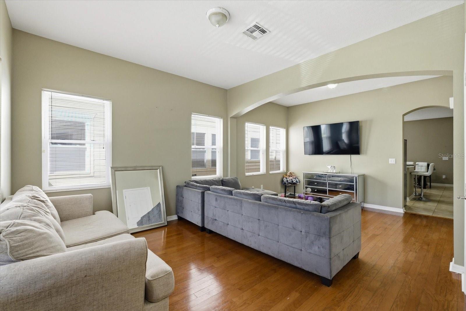 GIUSTOS TWNHMS - Residential