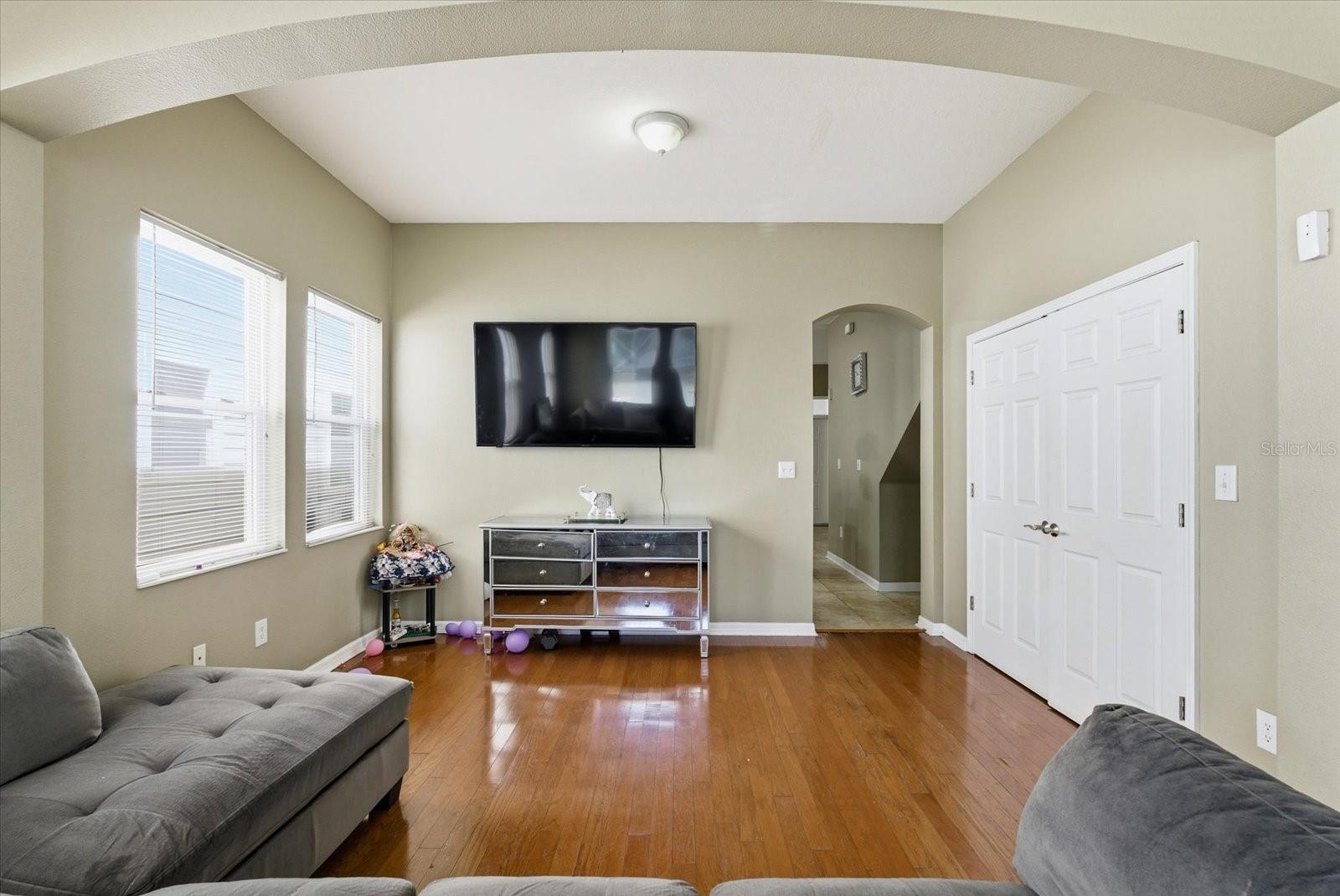 GIUSTOS TWNHMS - Residential