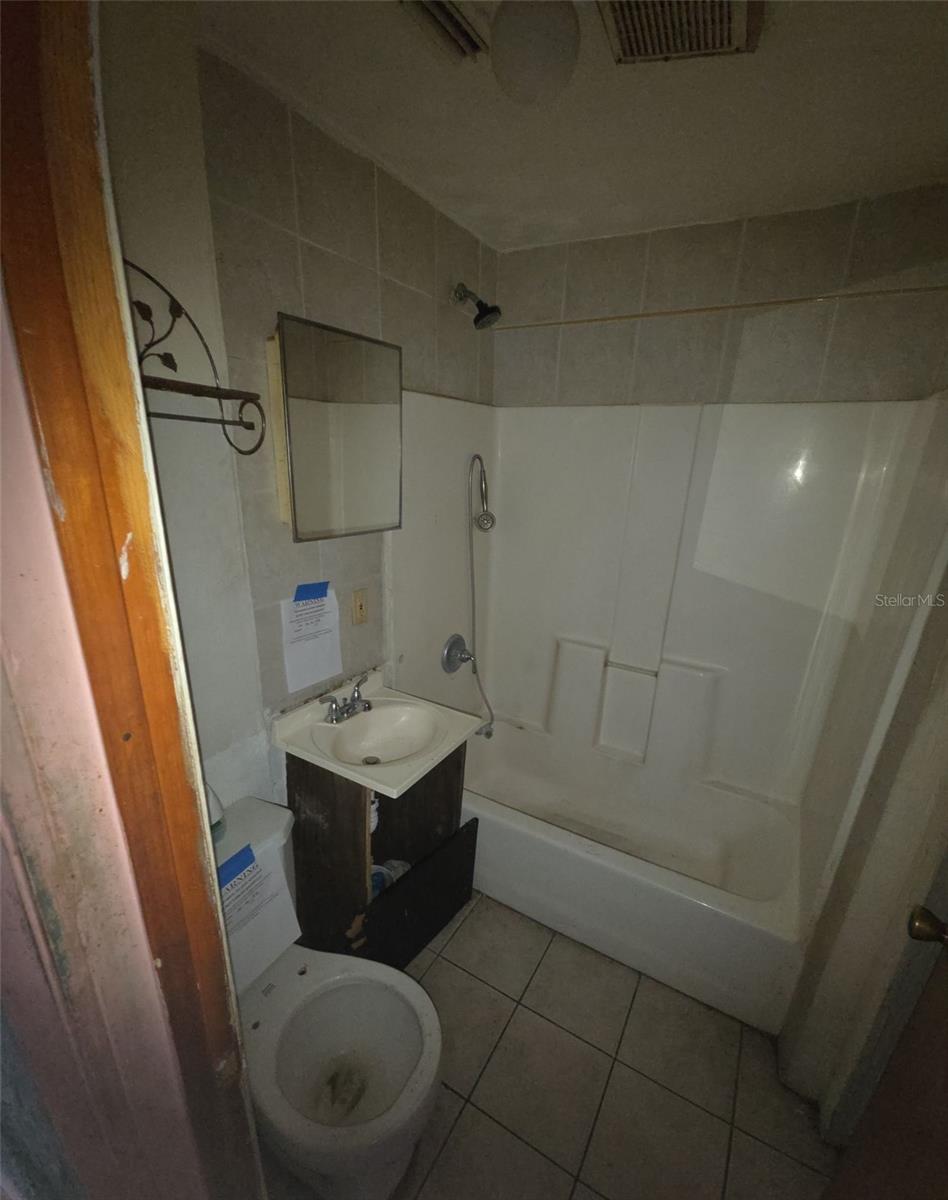 LEVERICHS J J TOURIST PARK - Residential