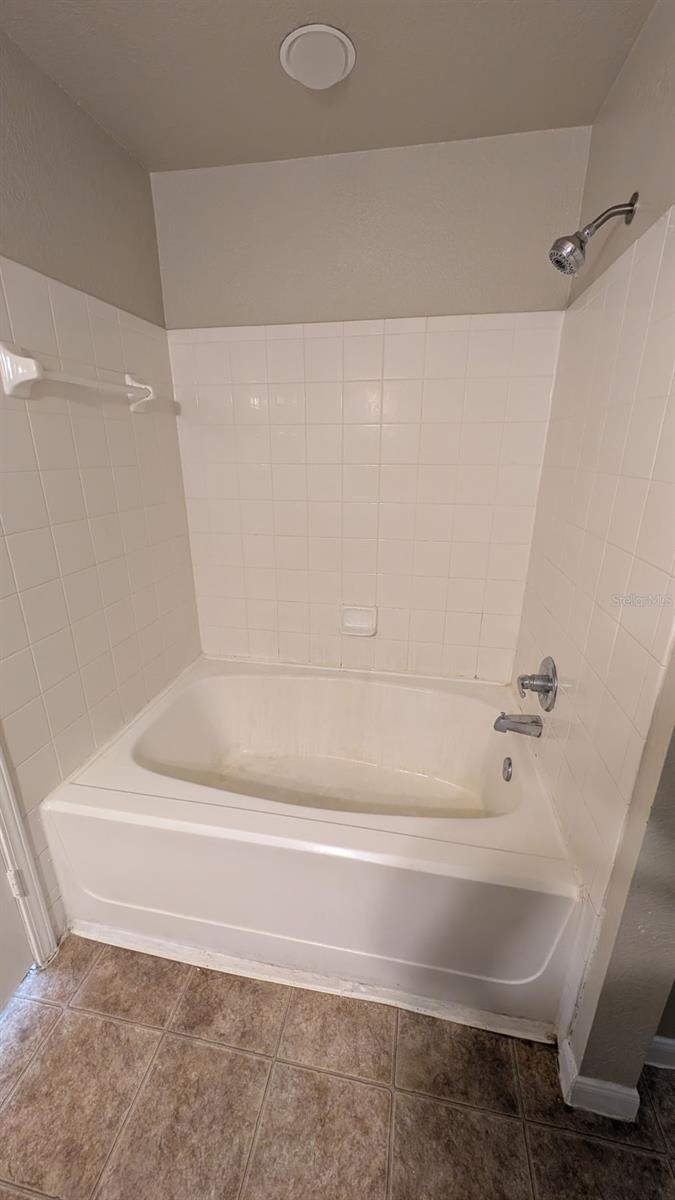 CENTRAL PK/LEE VISTA - Residential