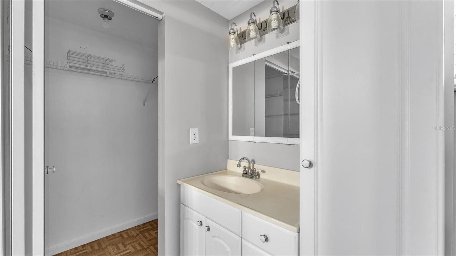 BRANDON LAKES - Residential