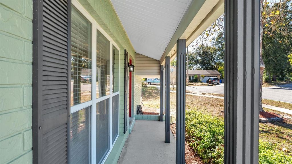 Photo of 1203 Brandon Lakes Circle, Valrico, FL 33594 (MLS # L4958606)