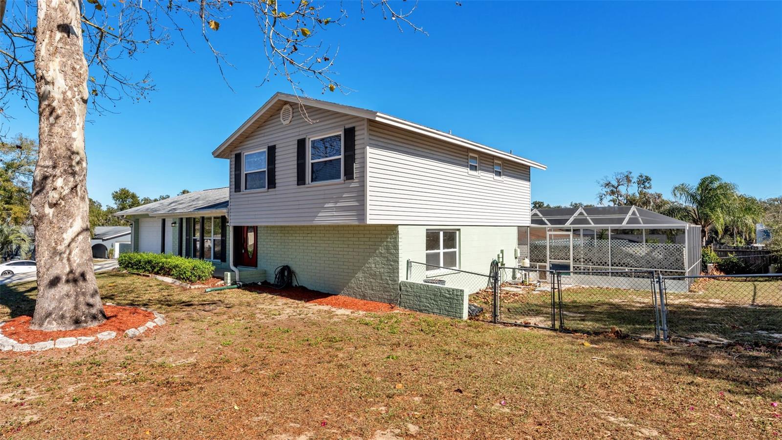 BRANDON LAKES - Residential