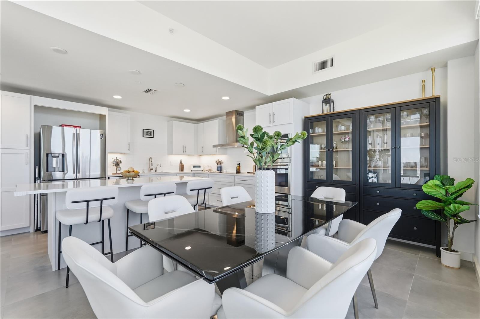 MARINA BAY 880 CONDO - Residential