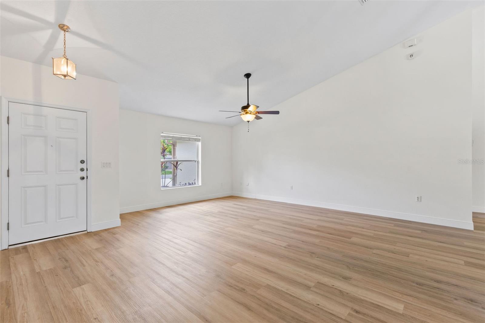 6 CEDARDALE COURT