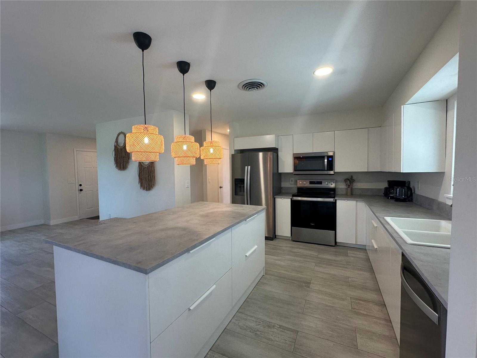 ROTONDA WEST OAKLAND HILLS - Residential Lease