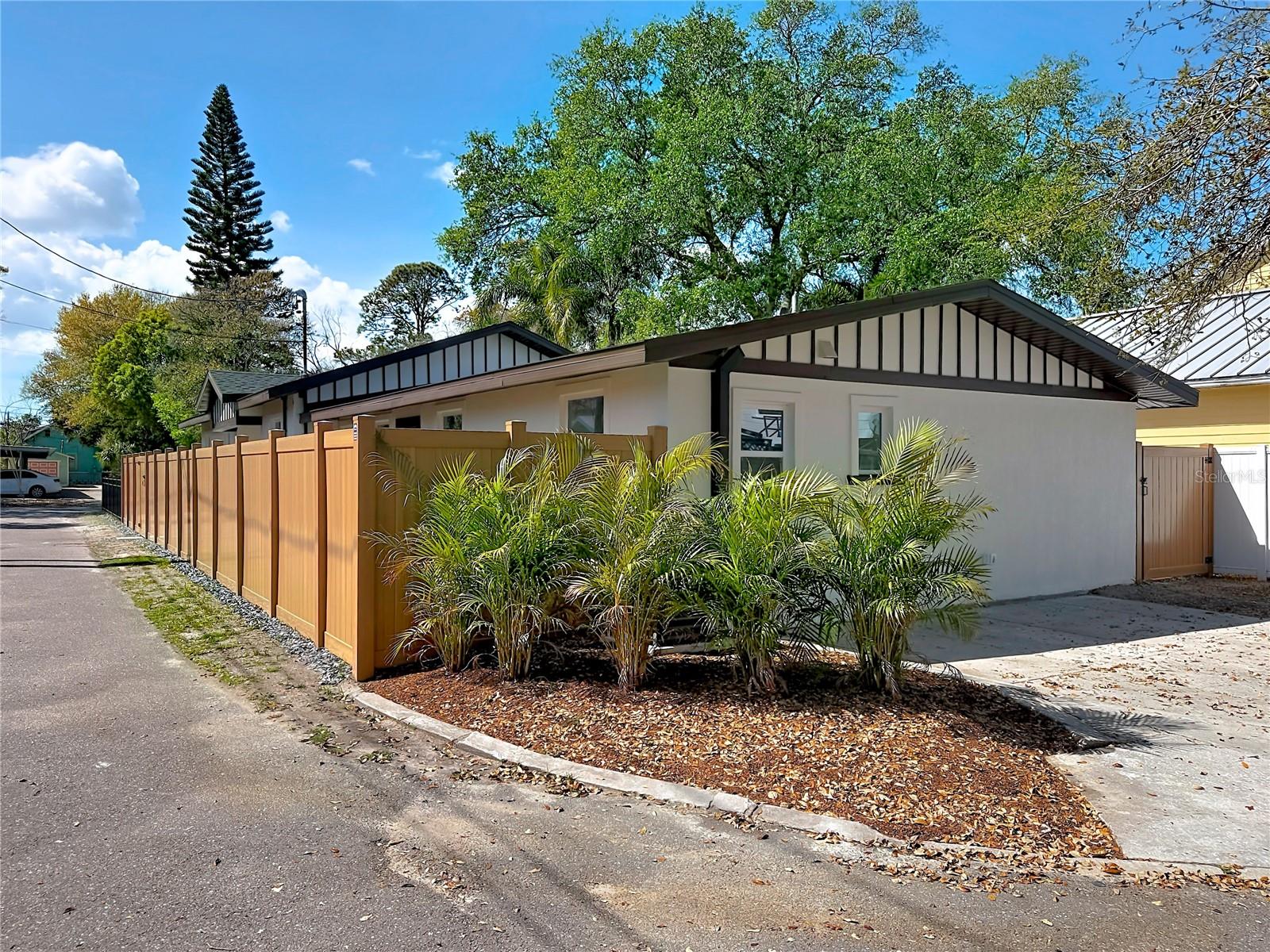 HARPER CIRCLE - Residential