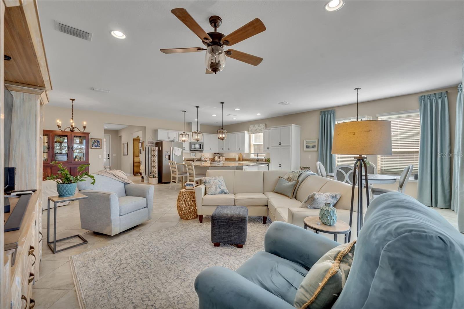 CASCADES OF GROVELAND/TRILOGY - Residential