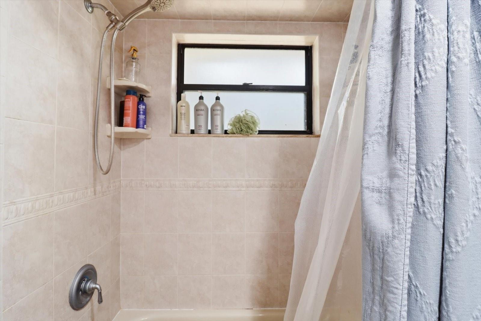 CRYSTAL PARADISE ESTATES UNIT 01 - Residential