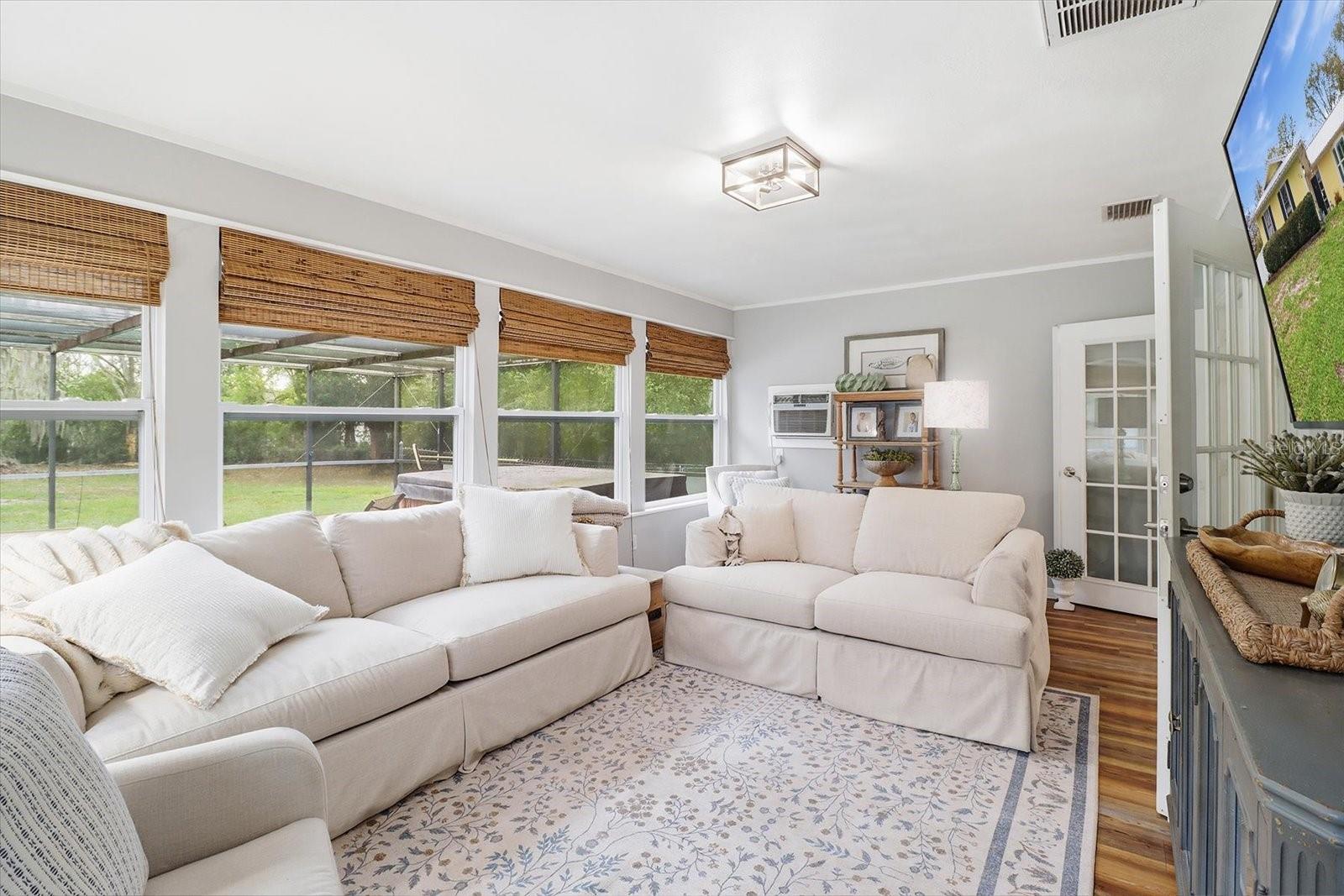 CRYSTAL PARADISE ESTATES UNIT 01 - Residential