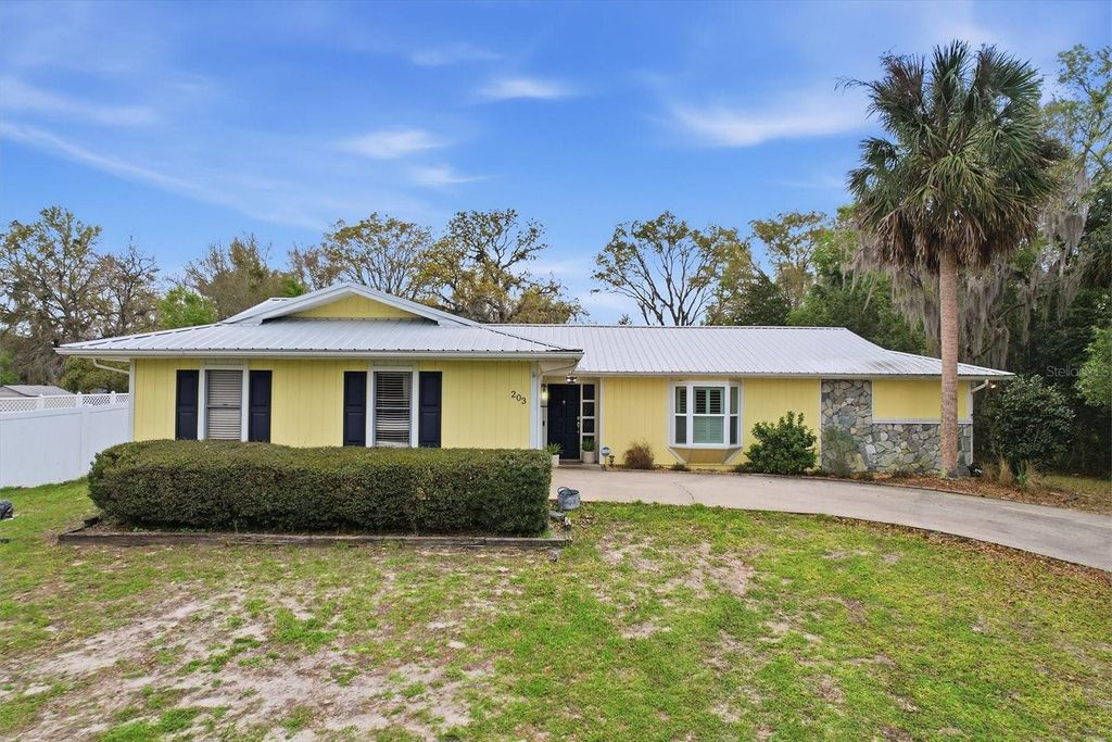 Photo of 203 N Mcgowan Avenue, Crystal River, FL 34429 (MLS # TB8488978)