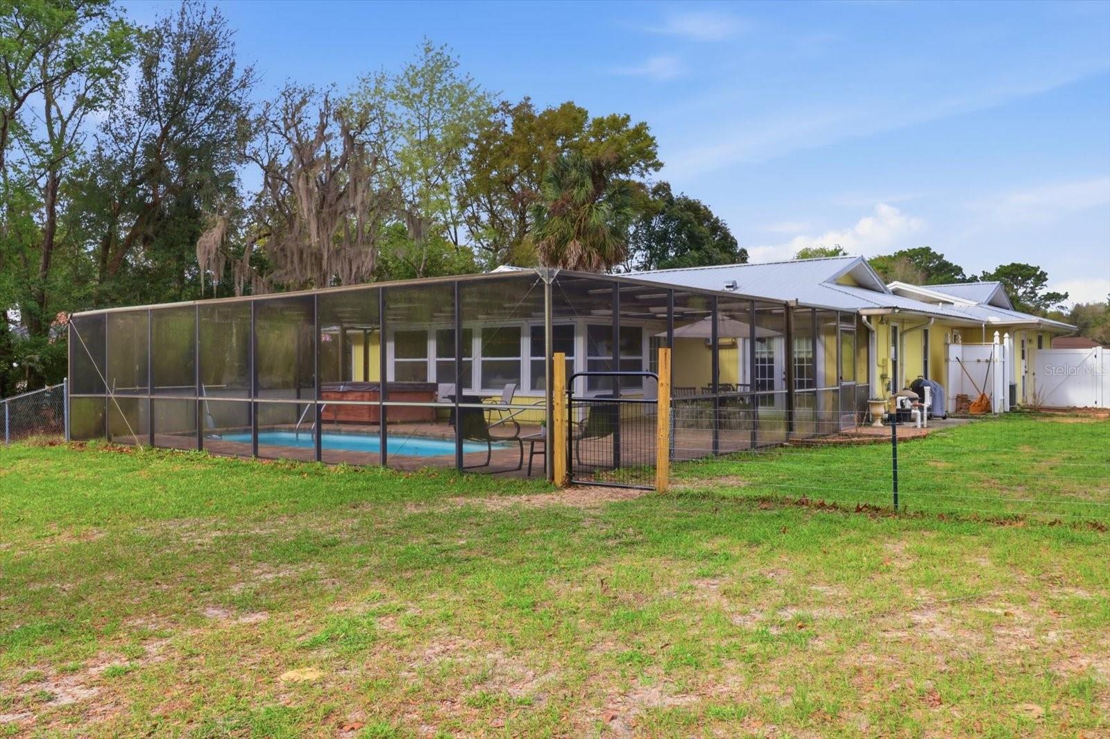 CRYSTAL PARADISE ESTATES UNIT 01 - Residential