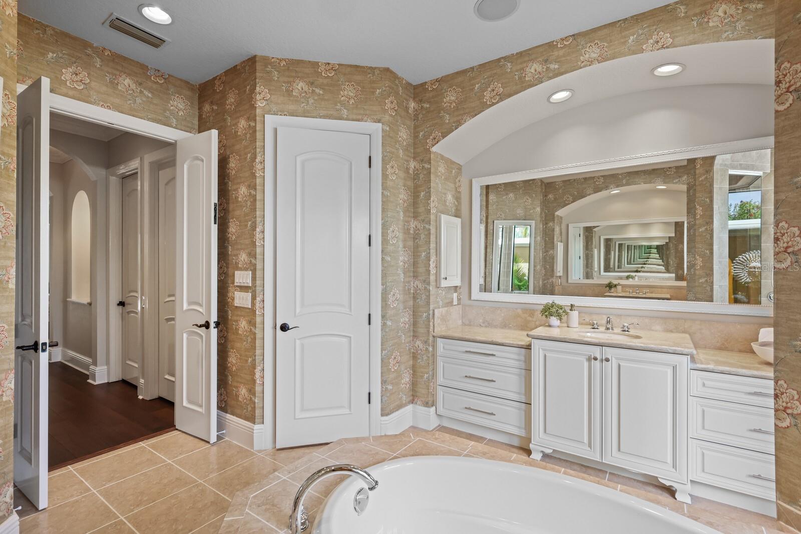 LAKEWOOD RANCH COUNTRY CLUB - Residential