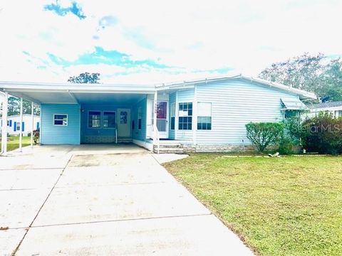 A home in TAVARES