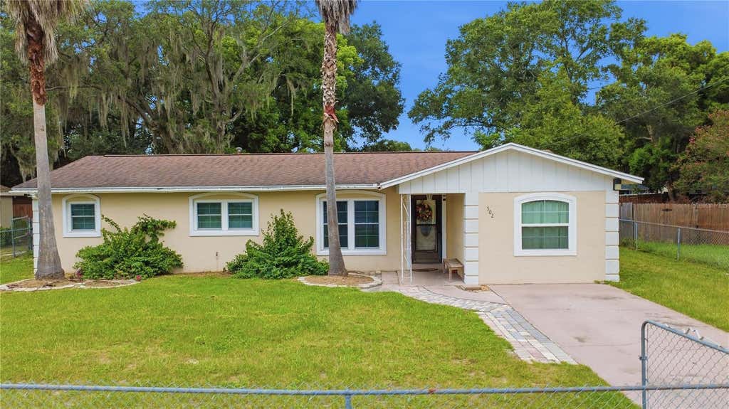 Photo of 502 Mary Sue Street, Fruitland Park, FL 34731 (MLS # O6434882)