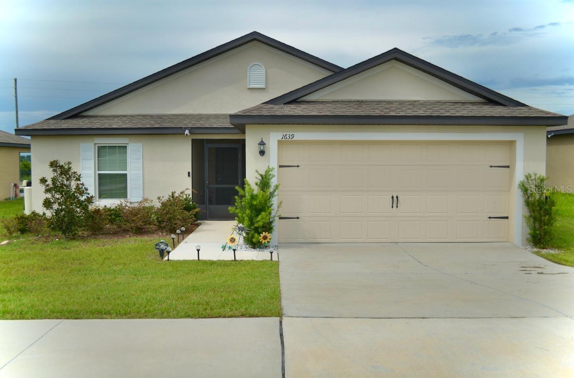 Beautiful 3-bedroom, 2-bath home located in the desirable Ridge at Swan Lake community in Dundee. This spacious property offers 1,563 sq ft of living space, an open floor plan, and a 2-car garage. The kitchen comes fully equipped with modern appliances, while the living areas feature high ceilings and natural light. Enjoy a private backyard with room to entertain. Conveniently located near schools, shopping, and major highways. As a bonus, the home includes an additional finished room that can be used as an office or for other needs, which may not be reflected in county records. Some photos may include minor AI/virtual edits for visualization purposes. Seller is open to reasonable offers – don’t miss the chance to make this home yours!
