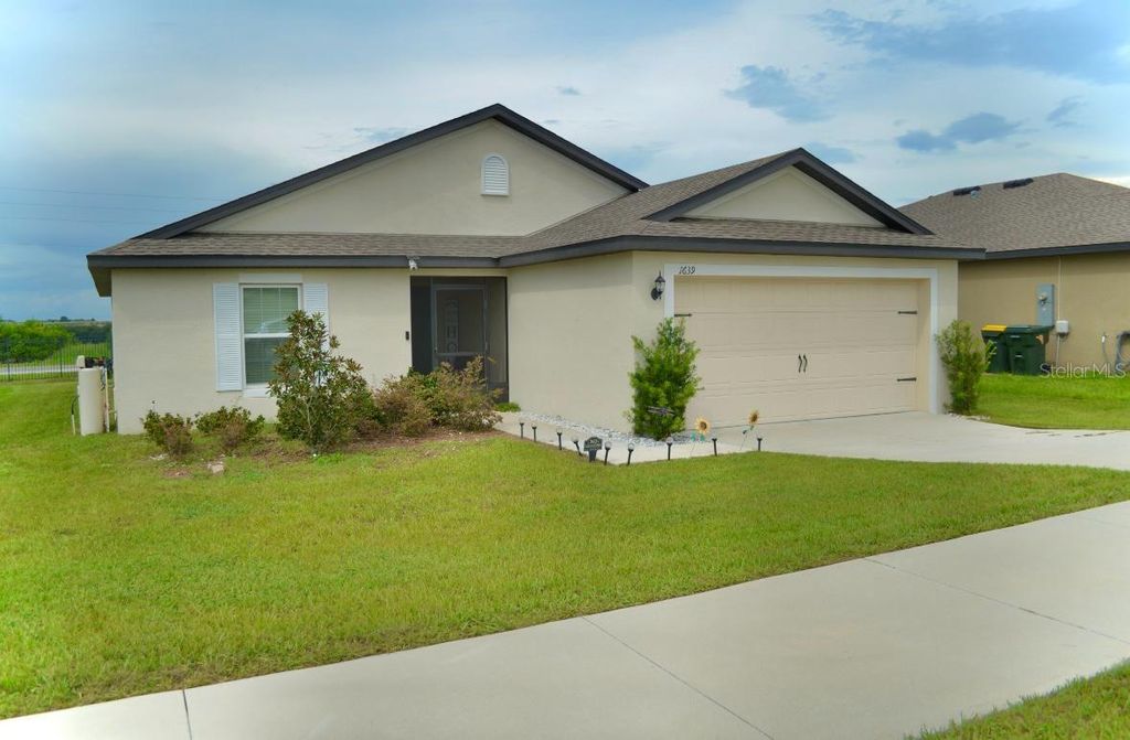 Photo of 1639 Swan Lake Circle, Dundee, FL 33838 (MLS # P4936205)