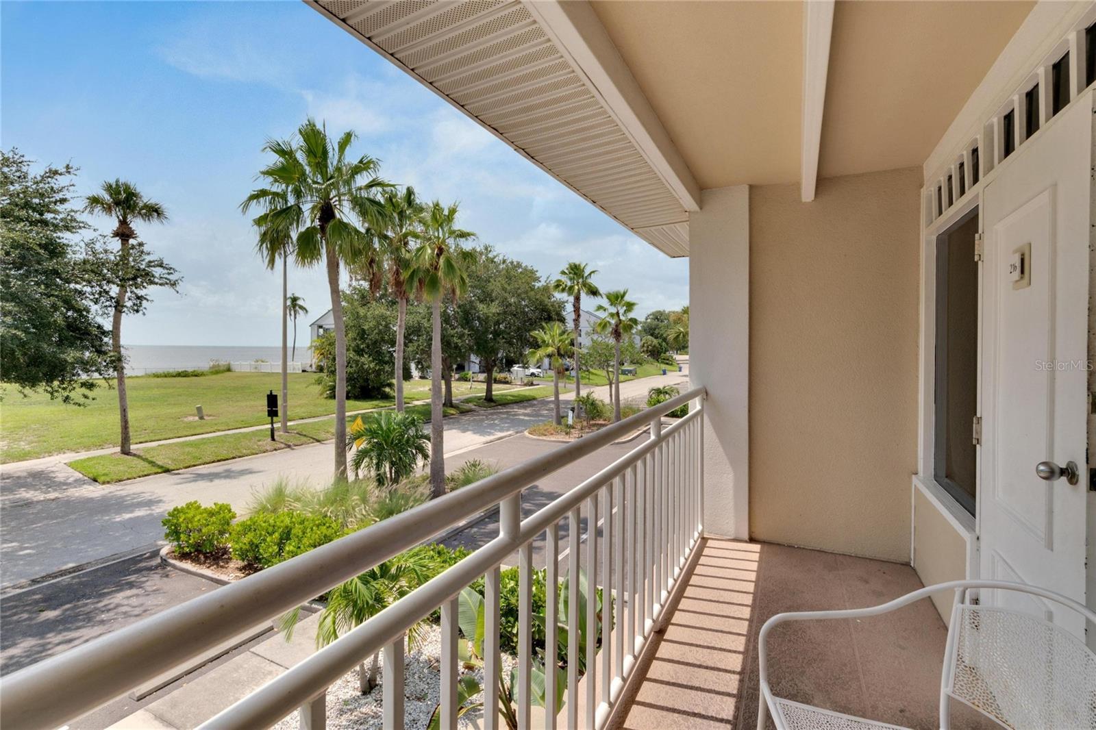 611 DESTINY DRIVE 216, RUSKIN, FL, 33570 4 611 DESTINY DRIVE 216