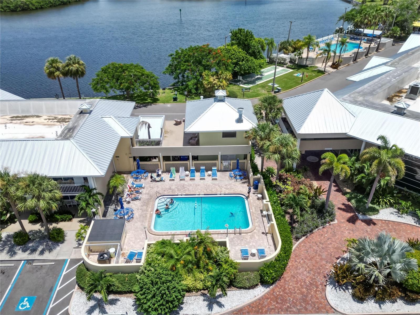 611 DESTINY DRIVE 216, RUSKIN, FL, 33570 3 611 DESTINY DRIVE 216
