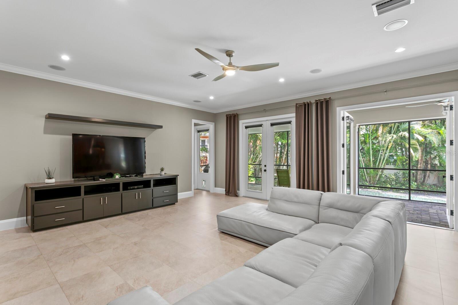 DAVIS ISLANDS REP OF PT O - Residential