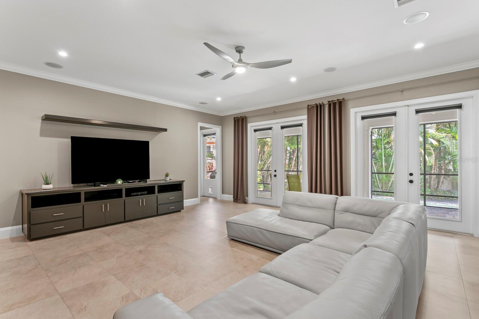 DAVIS ISLANDS REP OF PT O - Residential