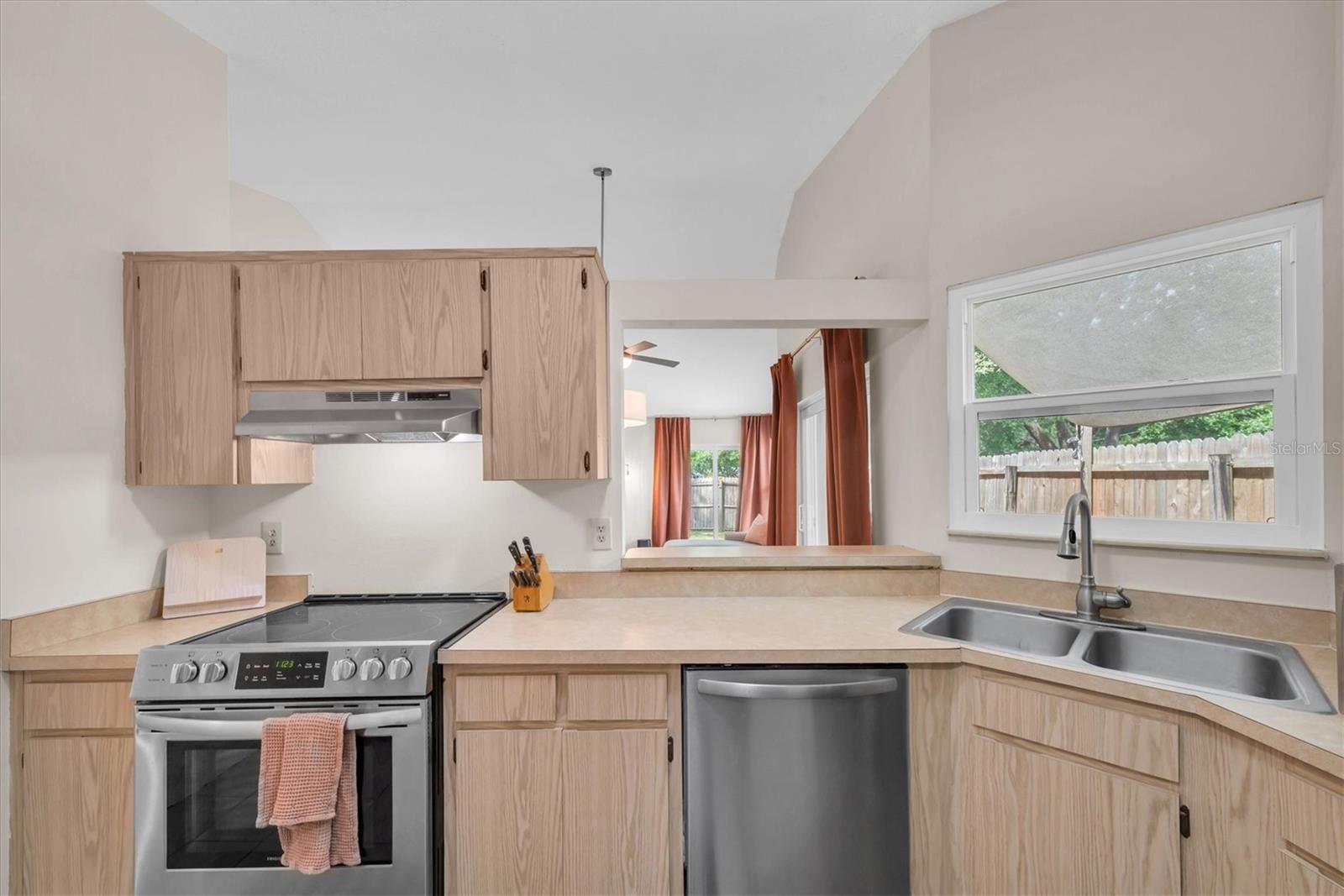 9466 FOREST HILLS CIRCLE