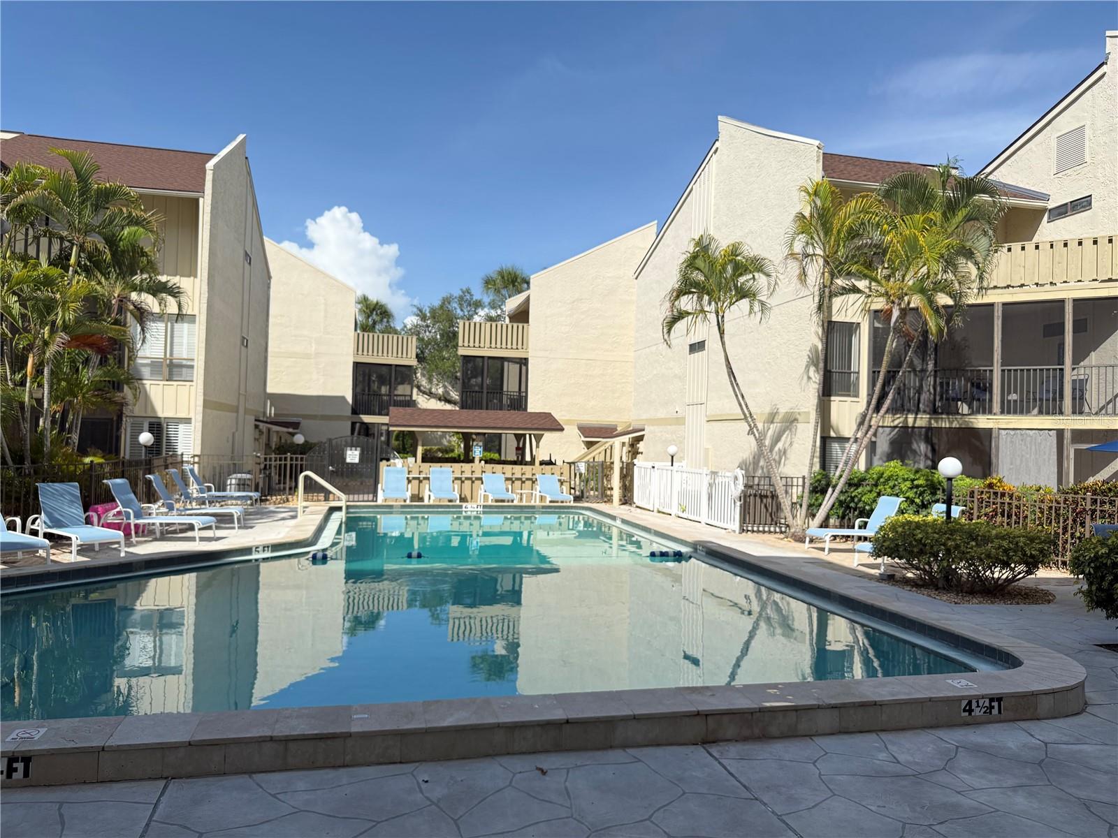 BAY OAKS - Residential