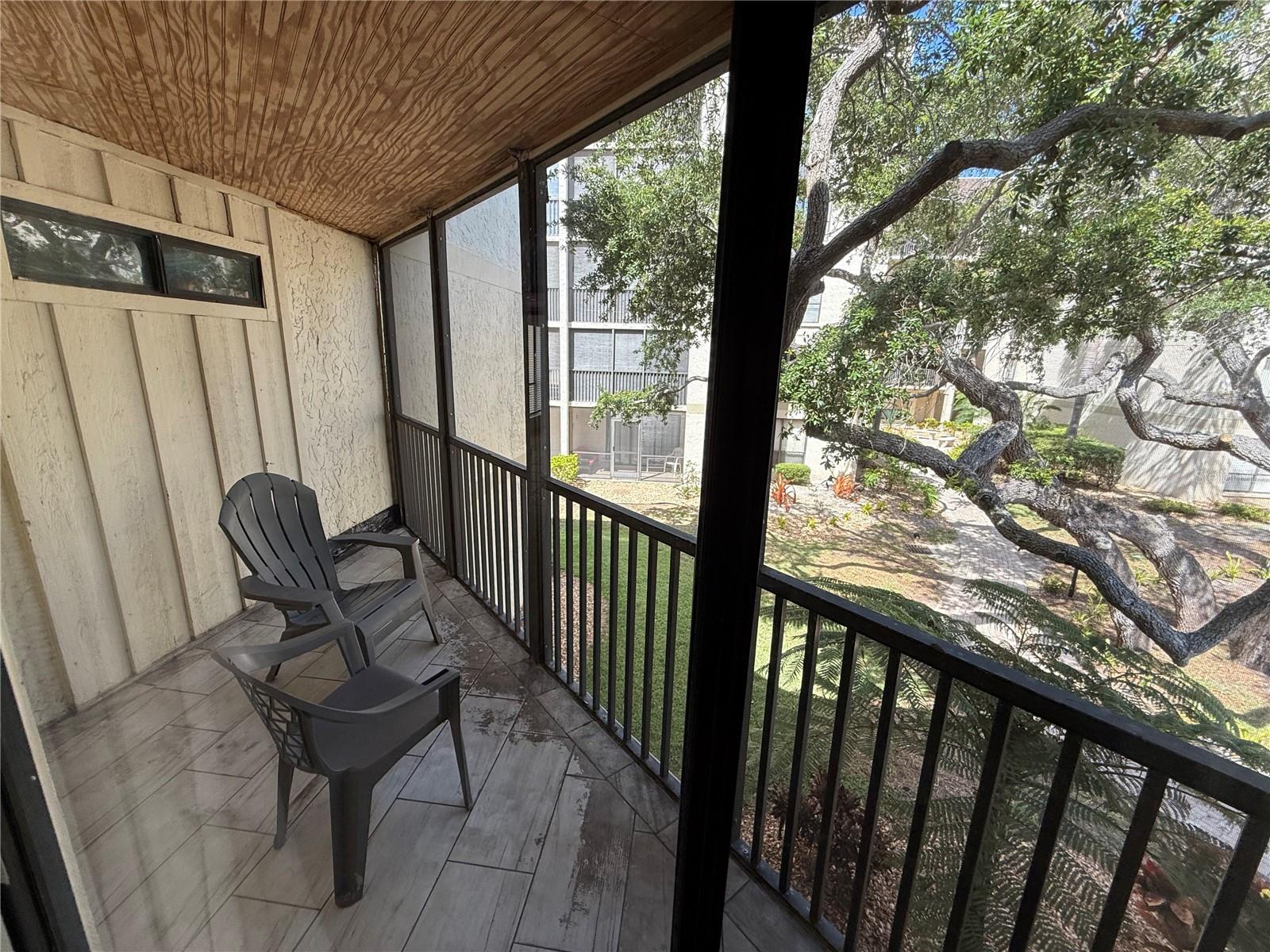 BAY OAKS - Residential