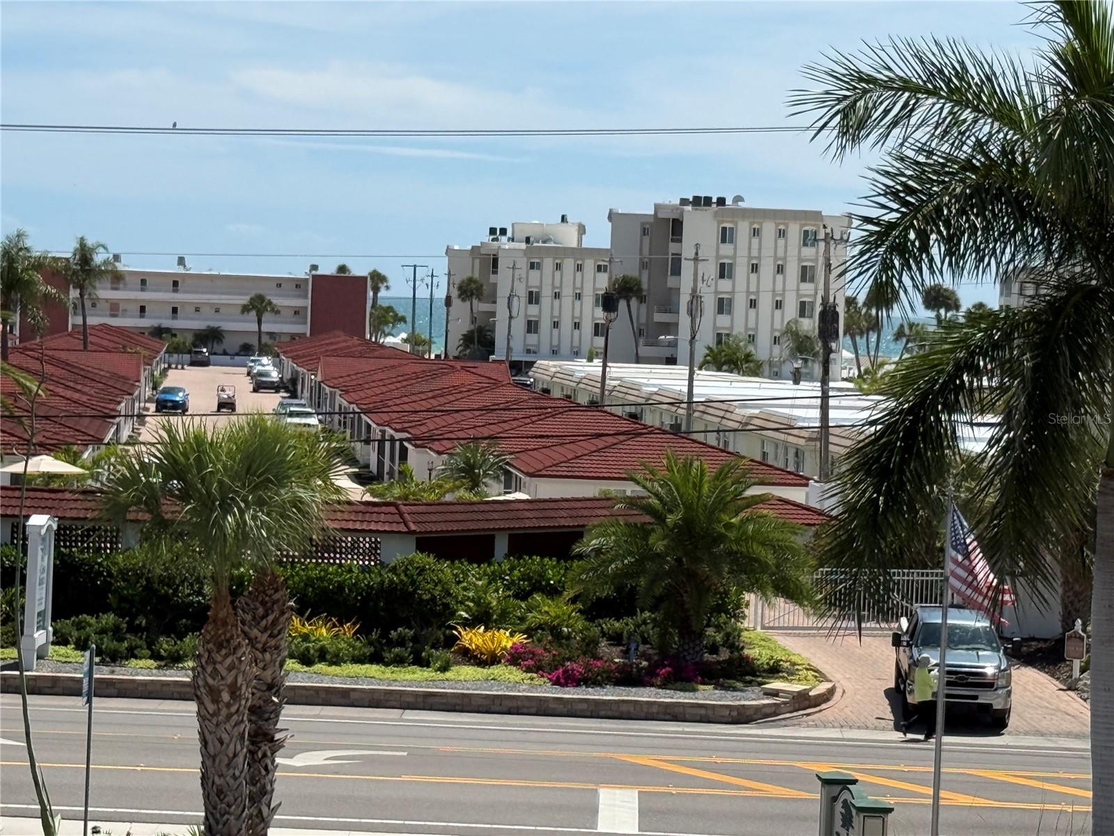 BAY OAKS - Residential