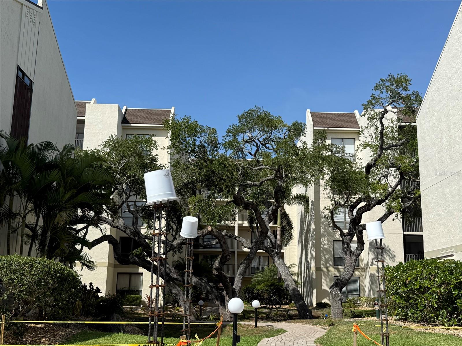 BAY OAKS - Residential